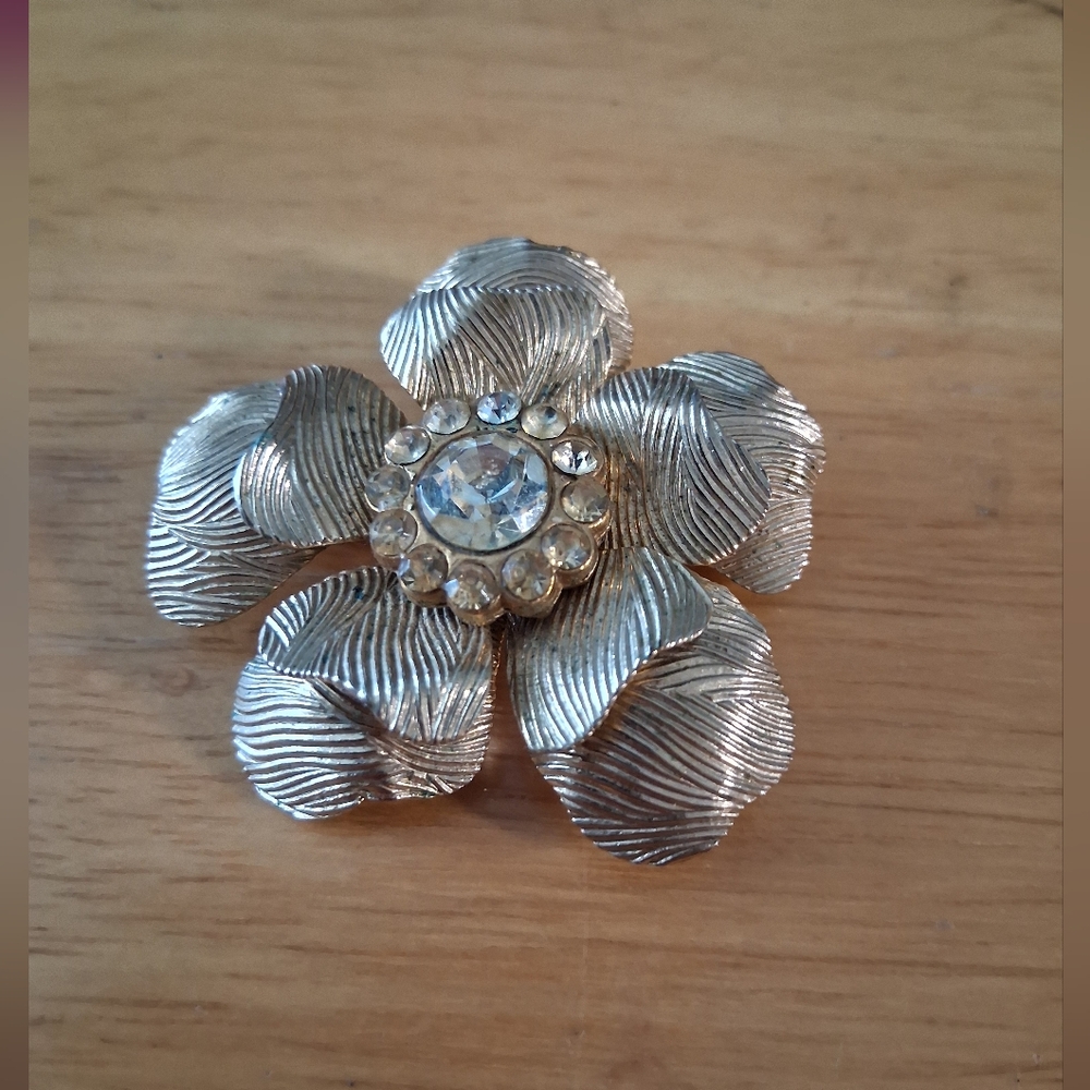 Vintage Signed CORO Gold Tone Flower Brooch Pin Pedals/Rhinestones